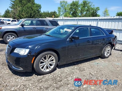2017 CHRYSLER 300 LIMITED 2C3CCAAG5HH552417 - główne zdjęcie licytacji z USA - miniatura