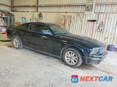 Czwarte zdjęcie samochodu z boku: 2008 FORD MUSTANG VIN:1ZVHT80N885132505 - miniatura