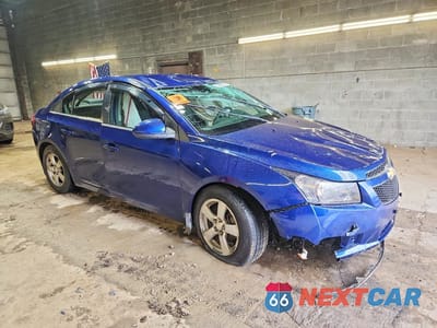 Czwarte zdjęcie samochodu z boku: 2013 CHEVROLET CRUZE LT VIN:1G1PC5SB4D7153438 - miniatura