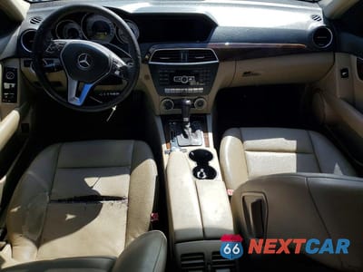 Zdjęcie 8 z 12 samochodu: 2012 MERCEDES-BENZ C 300 4MATIC VIN:WDDGF8BBXCR204711 - miniatura