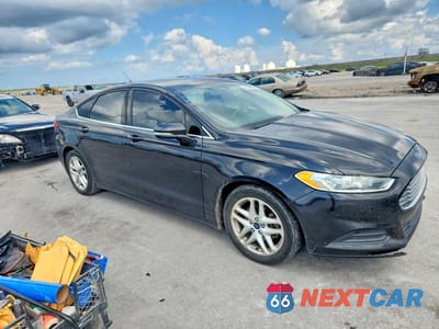 Czwarte zdjęcie samochodu z boku: 2015 FORD FUSION SE VIN:3FA6P0H7XFR136481 - miniatura