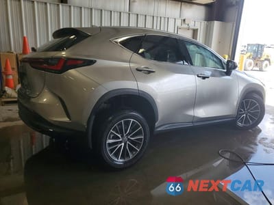 Trzecie zdjęcie samochodu z tyłu: 2025 LEXUS NX 350H BASE VIN:JTJAKCEZ7S2066556 - miniatura