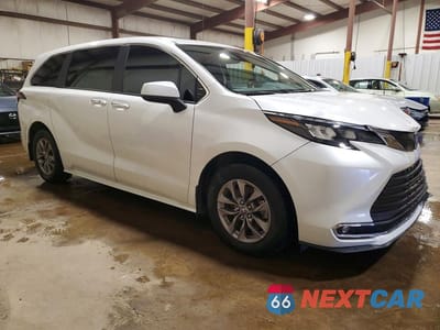 Czwarte zdjęcie samochodu z boku: 2024 TOYOTA SIENNA XLE 7-PASSENGER VIN:5TDYSKFC7RS121919 - miniatura
