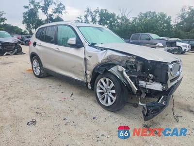 Czwarte zdjęcie samochodu z boku: 2017 BMW X3 SDRIVE28I VIN:5UXWZ7C53H0U46167 - miniatura