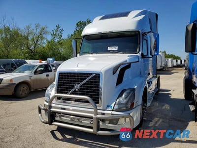 Drugie zdjęcie samochodu z przodu: 2016 VOLVO VNL SEMI TRUCK VIN:4V4NC9EJ3GN954200 - miniatura