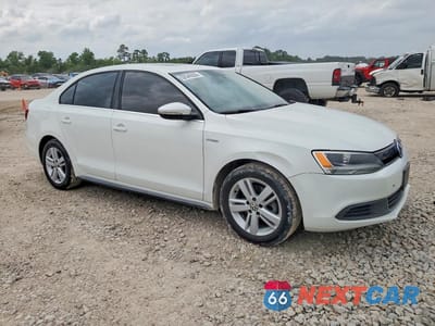 Czwarte zdjęcie samochodu z boku: 2013 VOLKSWAGEN JETTA HYBRID VIN:3VW637AJ2DM229443 - miniatura