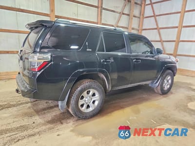 Trzecie zdjęcie samochodu z tyłu: 2021 TOYOTA 4RUNNER SR5 VIN:JTEMU5JRXM5958499 - miniatura