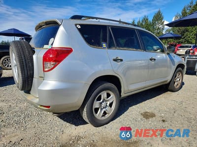 Trzecie zdjęcie samochodu z tyłu: 2007 TOYOTA RAV4 BASE VIN:JTMBD33V176026782 - miniatura