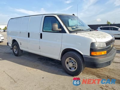 Czwarte zdjęcie samochodu z boku: 2018 CHEVROLET EXPRESS G2500 VIN:1GCWGAFP3J1333448 - miniatura