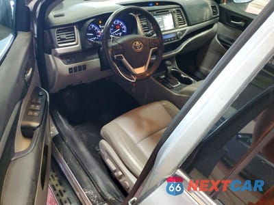 Zdjęcie 8 z 14 samochodu: 2018 TOYOTA HIGHLANDER XLE VIN:5TDJZRFH4JS530840 - miniatura