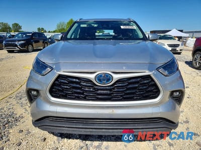 Piąte zdjęcie samochodu w środku: 2023 TOYOTA HIGHLANDER HYBRID XLE VIN:5TDKBRCH0PS575599 - miniatura