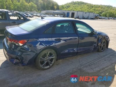 Trzecie zdjęcie samochodu z tyłu: 2024 AUDI A3 PREMIUM VIN:WAUAUDGY8RA034056 - miniatura