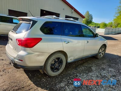 Trzecie zdjęcie samochodu z tyłu: 2018 NISSAN PATHFINDER SV VIN:5N1DR2MM4JC606459 - miniatura