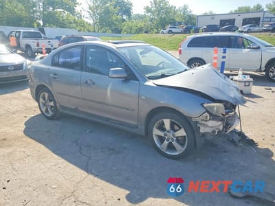 Czwarte zdjęcie samochodu z boku: 2006 MAZDA 3 VIN:JM1BK323961418815 - miniatura