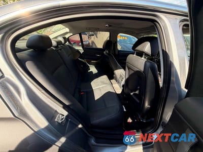 Zdjęcie 6 z 10 samochodu: 2011 BMW 335 XI VIN:WBAPL5C57BA742397 - miniatura
