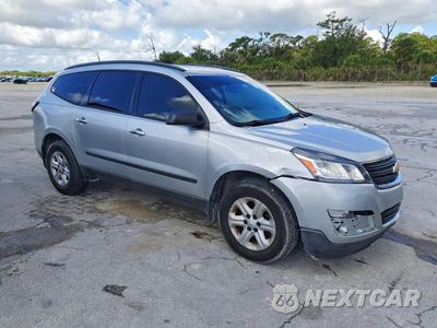 Czwarte zdjęcie samochodu z boku: 2017 CHEVROLET TRAVERSE LS VIN:1GNKRFED9HJ277417 - miniatura