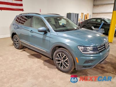 Czwarte zdjęcie samochodu z boku: 2021 VOLKSWAGEN TIGUAN SE VIN:3VV3B7AX7MM060048 - miniatura