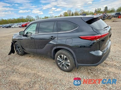 Drugie zdjęcie samochodu z przodu: 2021 TOYOTA HIGHLANDER XLE VIN:5TDHZRBH8MS118249 - miniatura