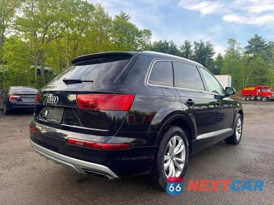 Czwarte zdjęcie samochodu z boku: 2019 AUDI Q7 PREMIUM PLUS VIN:WA1LAAF7XKD008245 - miniatura