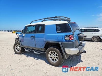 Drugie zdjęcie samochodu z przodu: 2012 TOYOTA FJ CRUISER BASE VIN:JTEBU4BF6CK121996 - miniatura