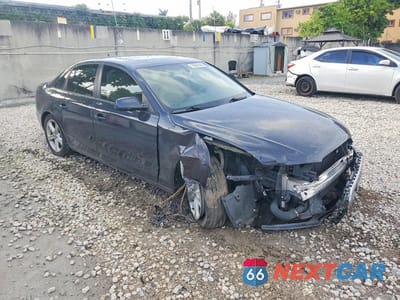 Czwarte zdjęcie samochodu z boku: 2013 AUDI A4 PREMIUM VIN:WAUAFAFL9DN023373 - miniatura