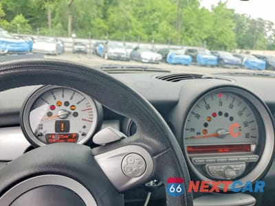 Zdjęcie 9 z 12 samochodu: 2008 MINI COOPER VIN:WMWMF33568TT65105 - miniatura