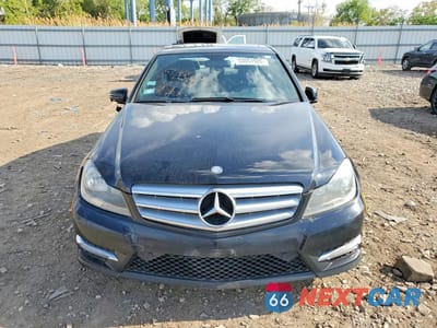 Piąte zdjęcie samochodu w środku: 2012 MERCEDES-BENZ C 300 4MATIC VIN:WDDGF8BB1CA708689 - miniatura