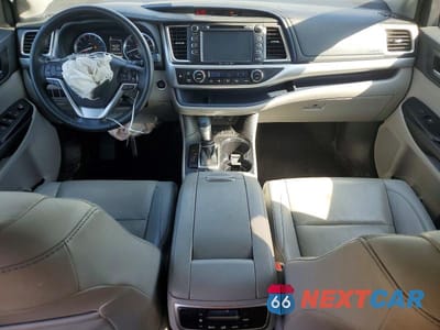 Zdjęcie 8 z 14 samochodu: 2019 TOYOTA HIGHLANDER XLE VIN:5TDJZRFH6KS611324 - miniatura
