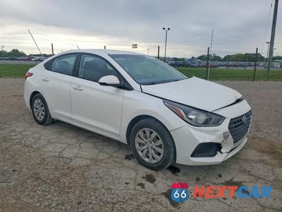 Czwarte zdjęcie samochodu z boku: 2018 HYUNDAI ACCENT SE VIN:3KPC24A31JE025960 - miniatura