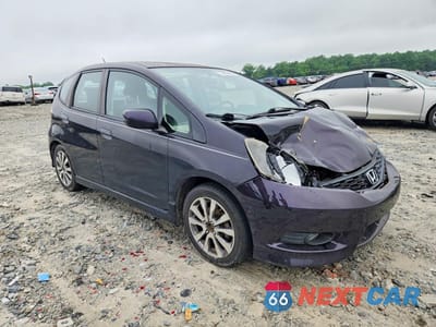 Czwarte zdjęcie samochodu z boku: 2013 HONDA FIT SPORT VIN:JHMGE8H55DC047896 - miniatura