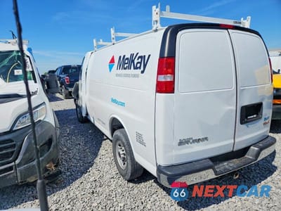 Trzecie zdjęcie samochodu z tyłu: 2023 GMC SAVANA G2500 VIN:1GTW7AFP2P1169229 - miniatura