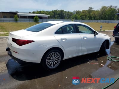Trzecie zdjęcie samochodu z tyłu: 2025 MERCEDES-BENZ CLA 250 4MATIC VIN:W1K5J4HB3SN521130 - miniatura