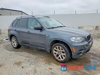 Czwarte zdjęcie samochodu z boku: 2013 BMW X5 XDRIVE35I VIN:5UXZV4C58D0B03102 - miniatura