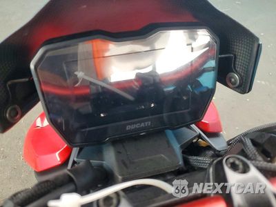 Zdjęcie 7 z 9 samochodu: 2021 DUCATI STREETFIGHTER V4 VIN:ZDMFAKNWXMB006421 - miniatura