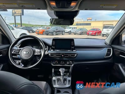 Zdjęcie 9 z 10 samochodu: 2021 KIA SELTOS S VIN:KNDEU2AA8M7105850 - miniatura