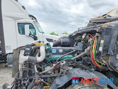 Zdjęcie 7 z 10 samochodu: 2014 VOLVO VNL SEMI TRUCK VIN:4V4NC9EG2EN151847 - miniatura