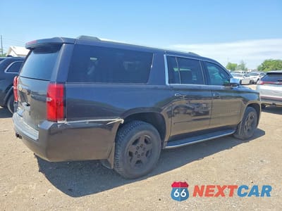 Trzecie zdjęcie samochodu z tyłu: 2017 CHEVROLET SUBURBAN K1500 PREMIER VIN:1GNSKJKC7HR308281 - miniatura