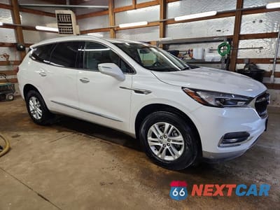 Czwarte zdjęcie samochodu z boku: 2020 BUICK ENCLAVE ESSENCE VIN:5GAERBKW8LJ202612 - miniatura