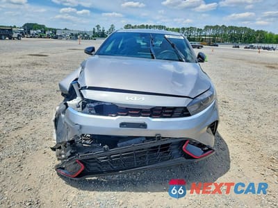 Piąte zdjęcie samochodu w środku: 2023 KIA FORTE GT LINE VIN:3KPF54AD2PE679937 - miniatura