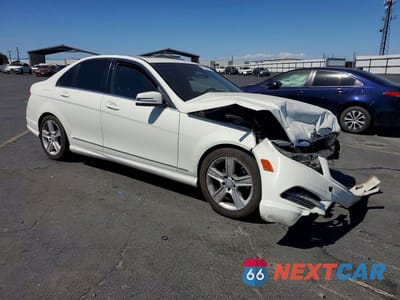Czwarte zdjęcie samochodu z boku: 2011 MERCEDES-BENZ C VIN:WDDGF5EB2BA515749 - miniatura