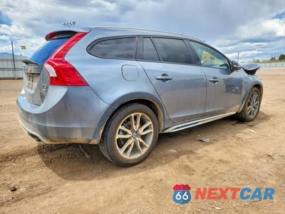 Trzecie zdjęcie samochodu z tyłu: 2017 VOLVO V60 CROSS COUNTRY PREMIER VIN:YV440MWKXH1025766 - miniatura