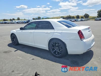 Drugie zdjęcie samochodu z przodu: 2019 CHRYSLER 300 S VIN:2C3CCABG4KH697888 - miniatura