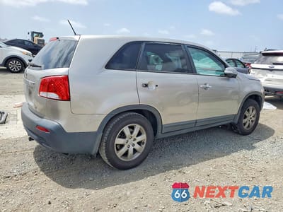 Trzecie zdjęcie samochodu z tyłu: 2012 KIA SORENTO LX VIN:5XYKT3A11CG279823 - miniatura