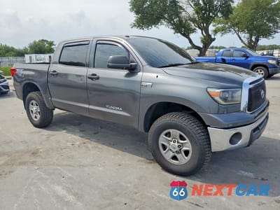 Czwarte zdjęcie samochodu z boku: 2012 TOYOTA TUNDRA CREWMAX SR5 VIN:5TFEY5F19CX129944 - miniatura