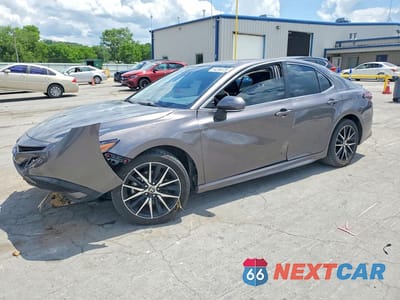 2023 TOYOTA CAMRY SE 4T1G11AK4PU798390 - główne zdjęcie licytacji z USA - miniatura