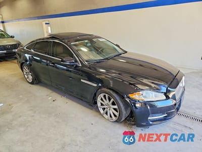 Czwarte zdjęcie samochodu z boku: 2011 JAGUAR XJ VIN:SAJWA1CBXBLV08442 - miniatura