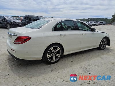 Trzecie zdjęcie samochodu z tyłu: 2020 MERCEDES-BENZ E 350 4MATIC VIN:WDDZF8EBXLA756454 - miniatura