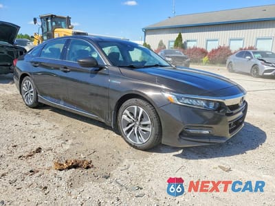 Czwarte zdjęcie samochodu z boku: 2018 HONDA ACCORD HYBRID EXL VIN:1HGCV3F50JA013136 - miniatura