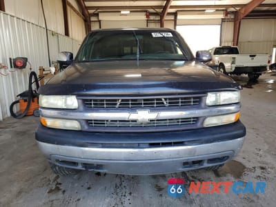 Piąte zdjęcie samochodu w środku: 1999 CHEVROLET SILVERADO K1500 VIN:1GCEK19V6XE200527 - miniatura