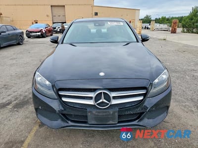 Piąte zdjęcie samochodu w środku: 2016 MERCEDES-BENZ C 300 4MATIC VIN:55SWF4KB8GU135624 - miniatura